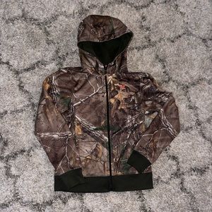 Under Armor with real tree camo zip up hooded jacket with pockets.